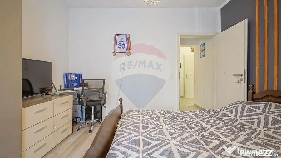 Apartament cu 3 camere decomandat în Tractorul