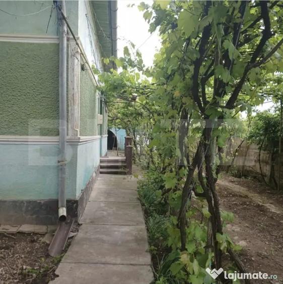Casă cu 4 camere cu Teren 2795 Mp în Central