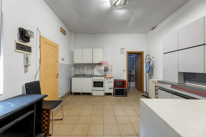 Casă individuală cu 8 camere cu Teren 580 Mp în UTA