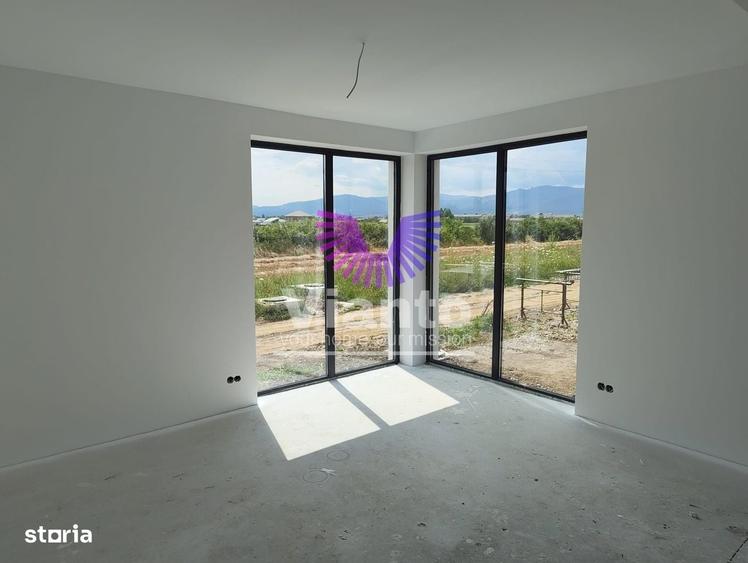 Casă cu 4 camere cu Teren 310 Mp în Cristian
