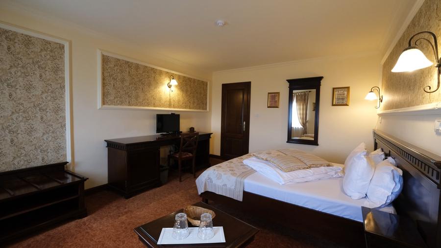 Vanzare hotel in zona superba de munte cu priveliste incredibila din camere - 28