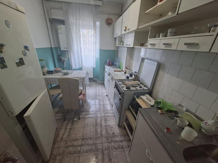 Apartament cu 3 camere, decomandat, etajul 1/8, zona Garii - 3