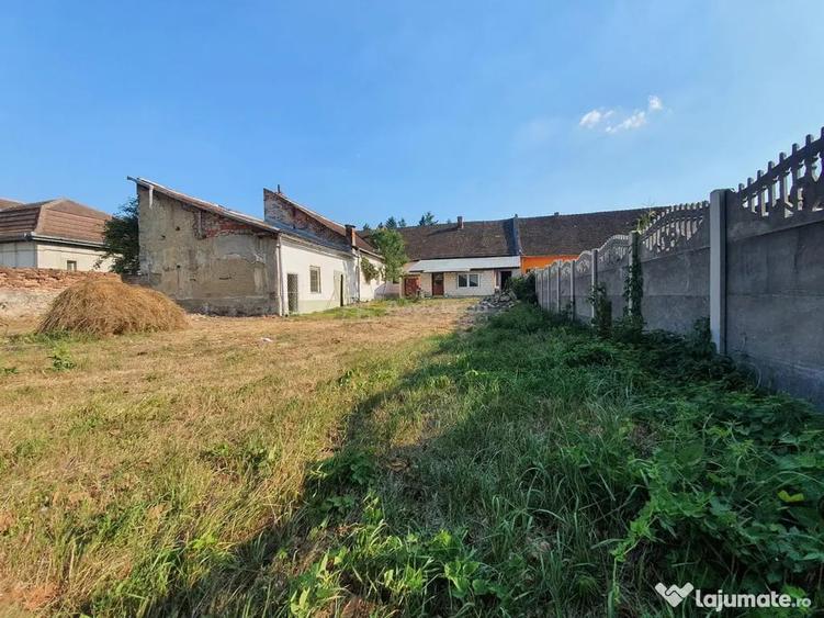 Casă cu 6 camere cu Teren 606 Mp în Central