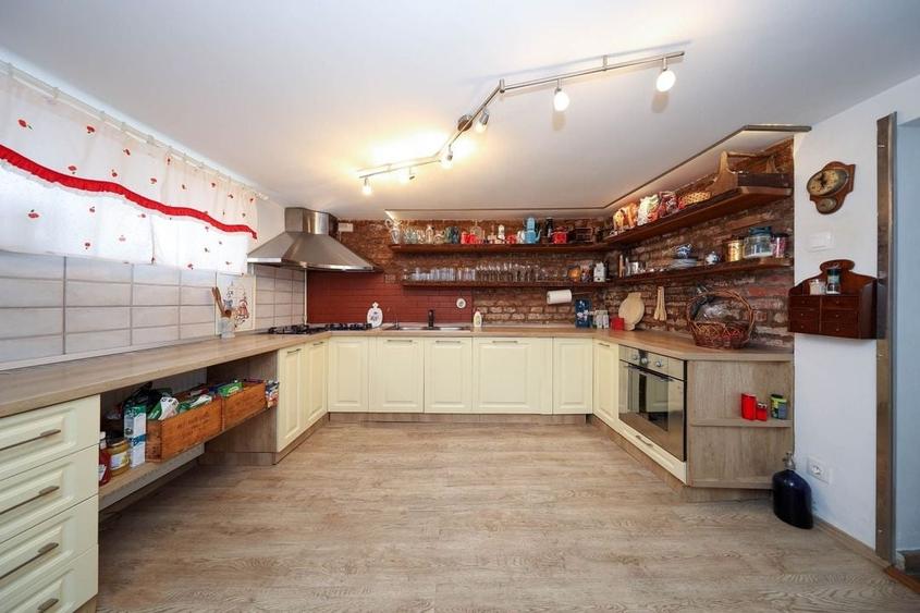 Casă deosebită de v&acirc;nzare &icirc;n centrul Brașovului - 28