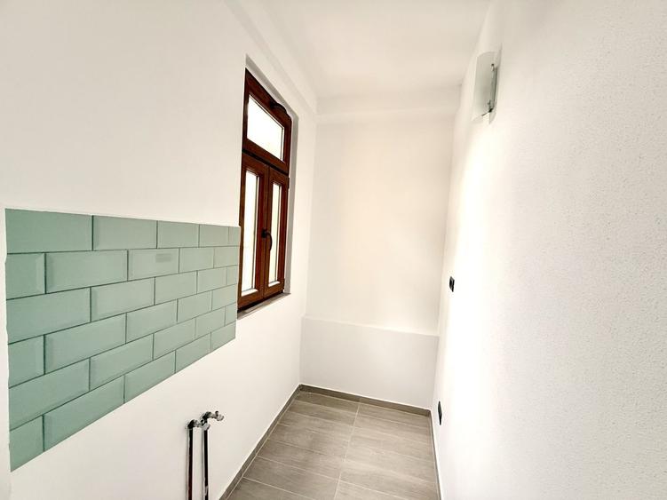 Doua etaje in vila pe malul lacului Grivita birouri rezidential - 17