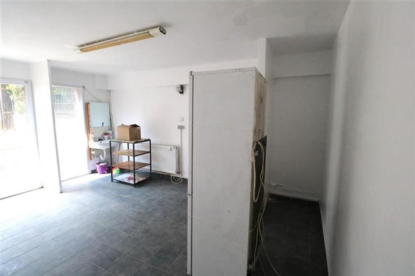 Spatiu comercial 20mp , zona Lipovei - 4