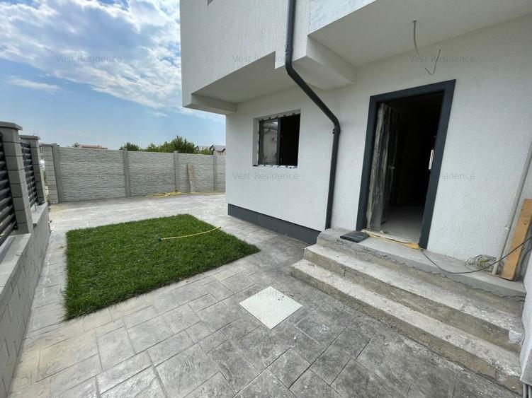 Duplex cu 4 camere si mansarda. Curte 250 mp. Comision 0 - 2