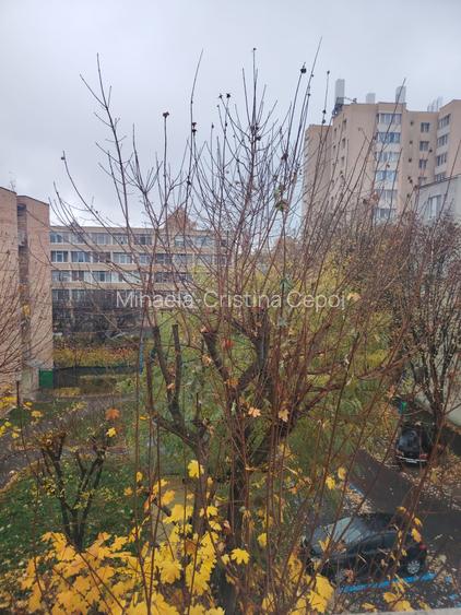 Garsoniera de vanzare in Tractorul