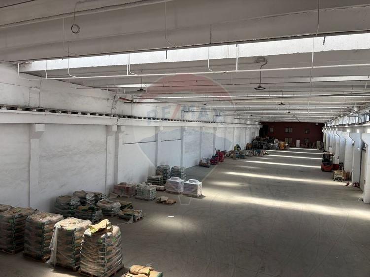 De vanzare hala 1738mp, administrativ 514mp, teren total 4741mp - 1