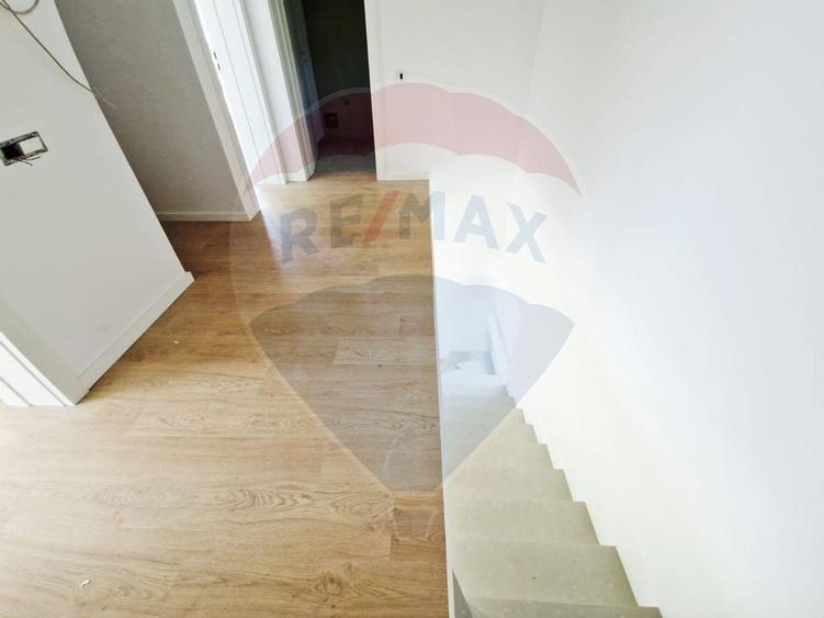 Casă / Vilă - 132,5 mp  , teren - 264 mp  / zona Cârcea - 19