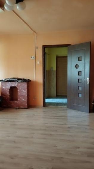 Apartament cu 3 camere semidecomandat în Lupeni - 1