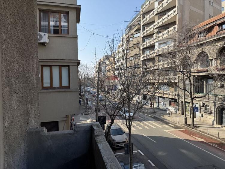 Apartament cu 3 camere semidecomandat în P-ța Romană