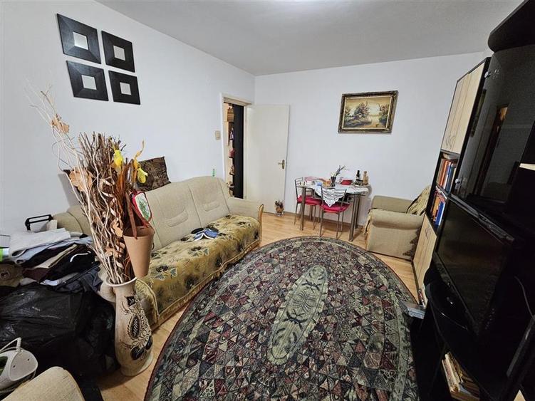 Apartament 3 camere decomandate, zona Astra - 2