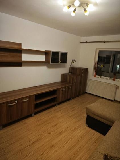Apartament cu 3 camere decomandat în Florești