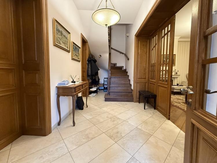 Vilă ultracentrală cu piscină interioară, saună și cramă | Unirii - 33