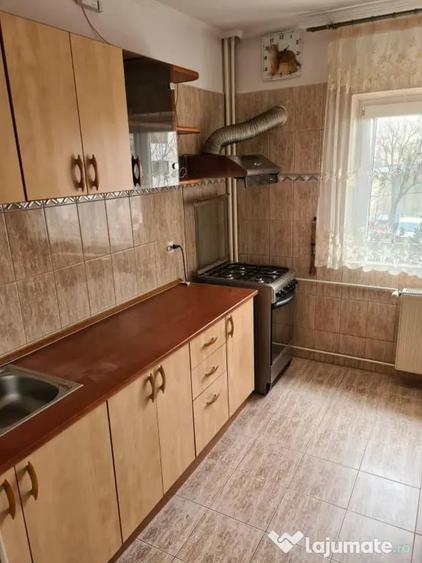 Apartament cu 3 camere decomandat în Vitan