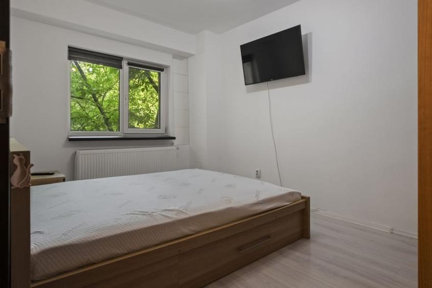 Apartament cu 3 camere decomandat, mobilat în Tei