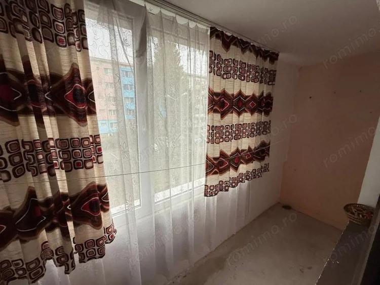 Apartament 2 camere, etaj 1, balcon, baie cu geam zona excelenta Sasar - 2