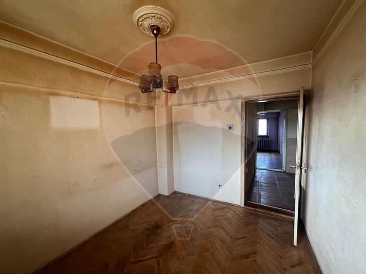 Apartament cu 4 camere de vanzare in zona Central - 4