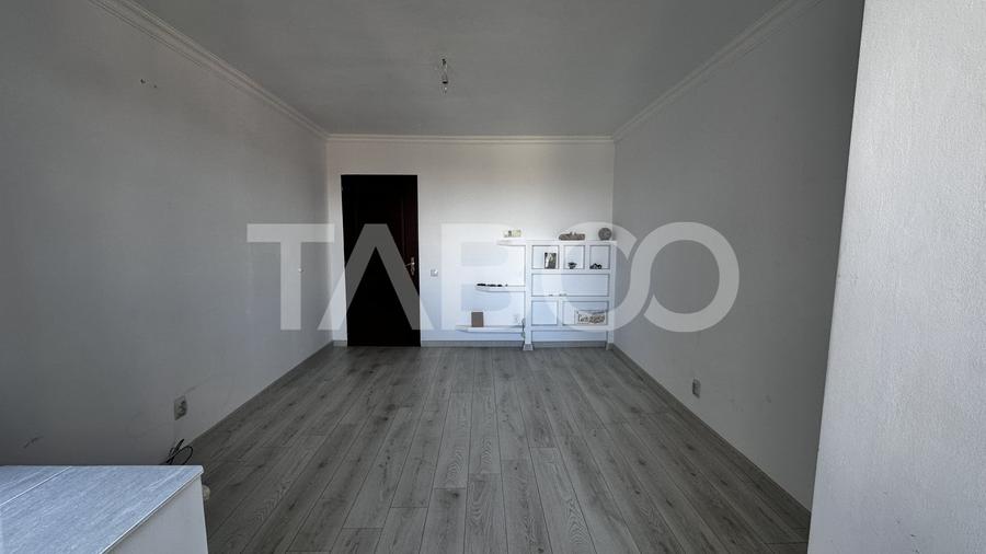 Apartament de vanzare decomandat 3 camere 50 mpu cu balcon Cisnadie - 1