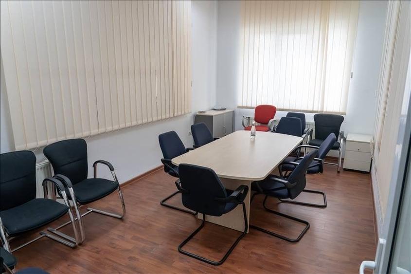 Birouri cu intrare din strada langa aeroport - 8