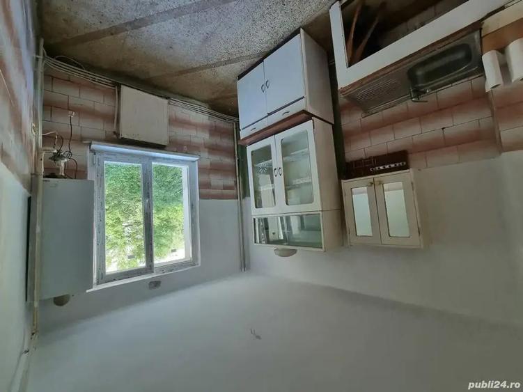 A 37 Liceul sanitar ,Apartament 3 camere confort 1 - 11