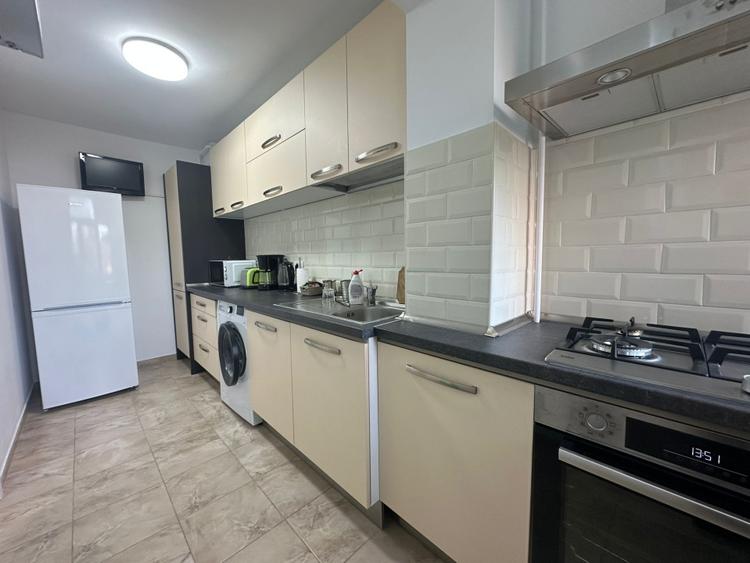 Apartament cu 3 camere decomandat, mobilat în Cugir