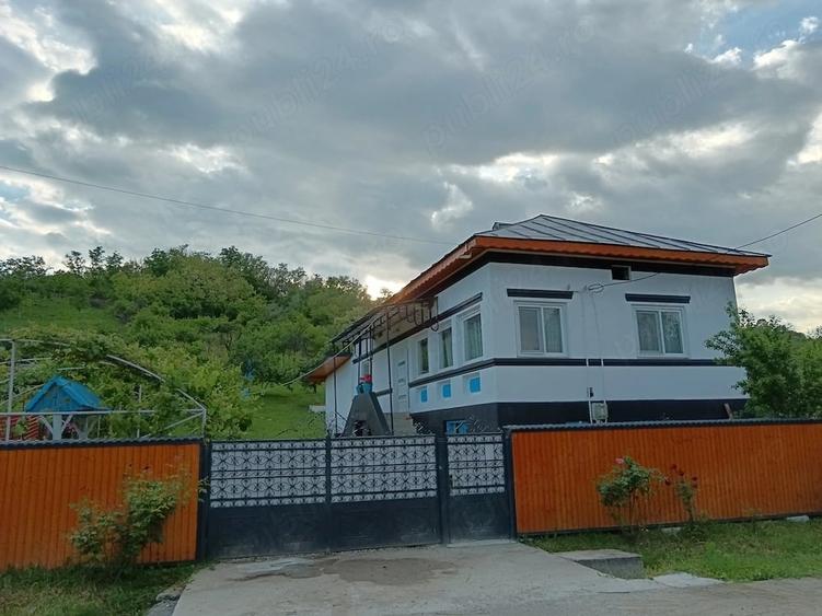 Casă cu Teren 2300 Mp în Fârtățești