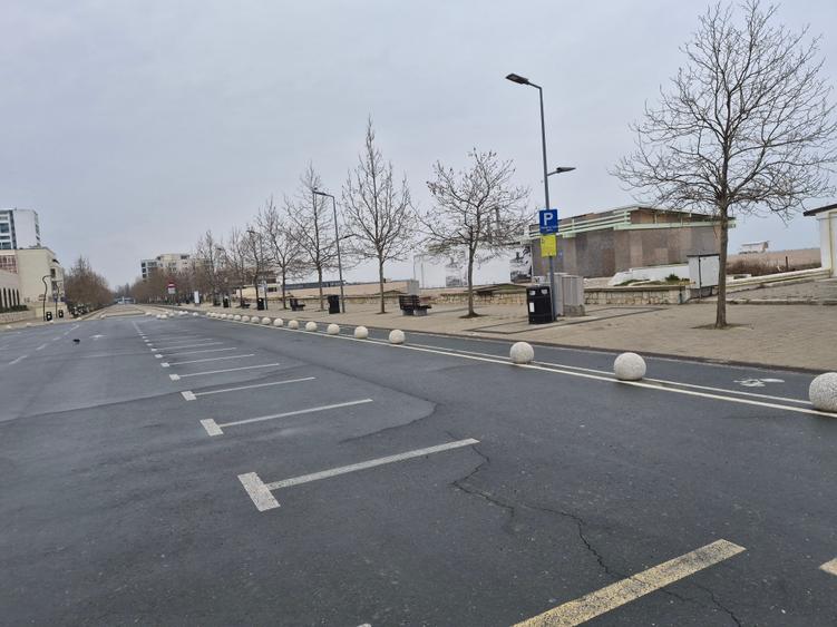 AFACERE LA CHEIE PE FALEZĂ – PIZZERIE ÎN MAMAIA, LA DOI PAȘI DE PLAJĂ! - 1