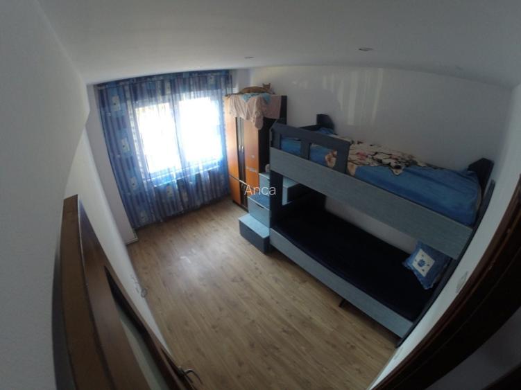 Inchiriez apartament 3 camere