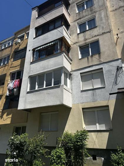 Apartament decomandat, etaj 1, izolat cu balcon inchis, Baragan. - 20