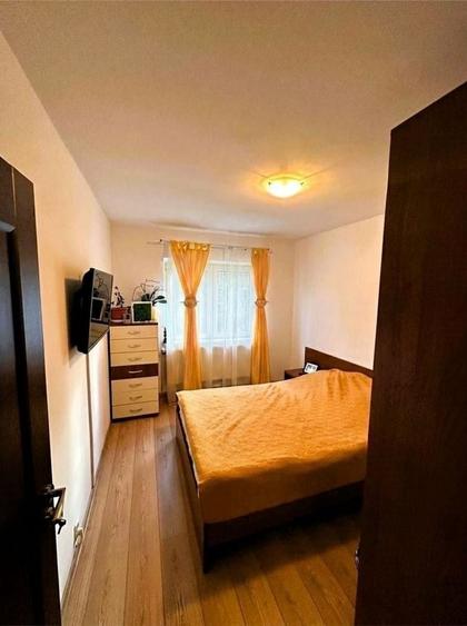 Apartament cu 4 camere decomandat în Crinț