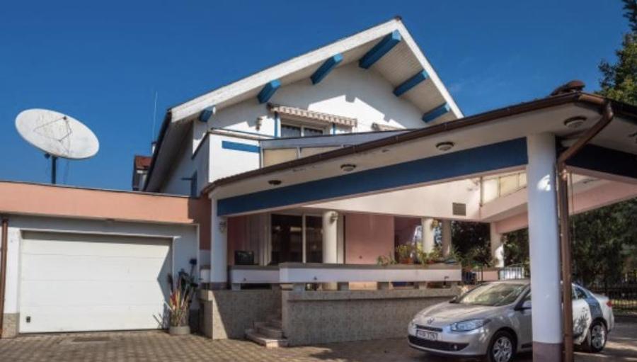 Vanzare vila cu piscina | Damaroaia - Straulesti | teren 2000 mp | deschidere la - 1