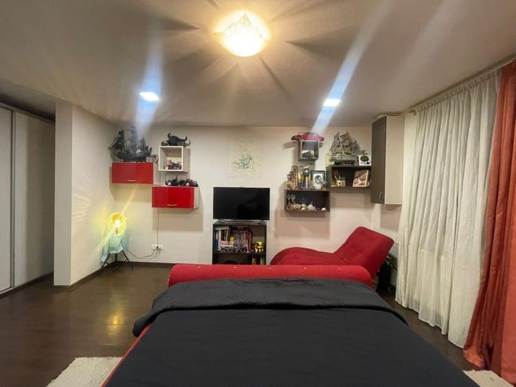 Casa in centru , curte comuna ! - 9