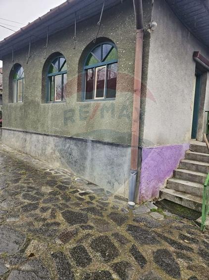 Casa / Vila cu 4 camere de vanzare - 2