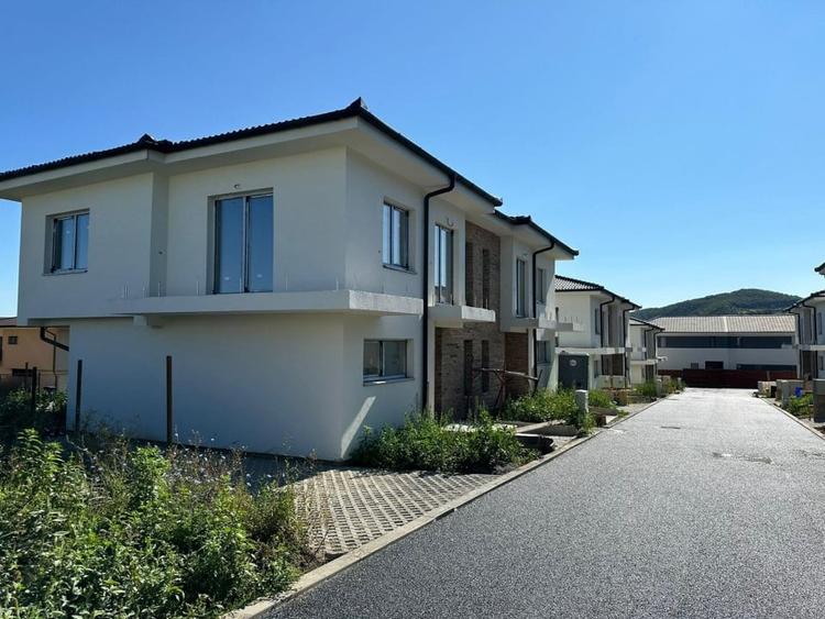 Duplex 100 mp utili, teren 200mp, ansamblu privat, Floresti - 2