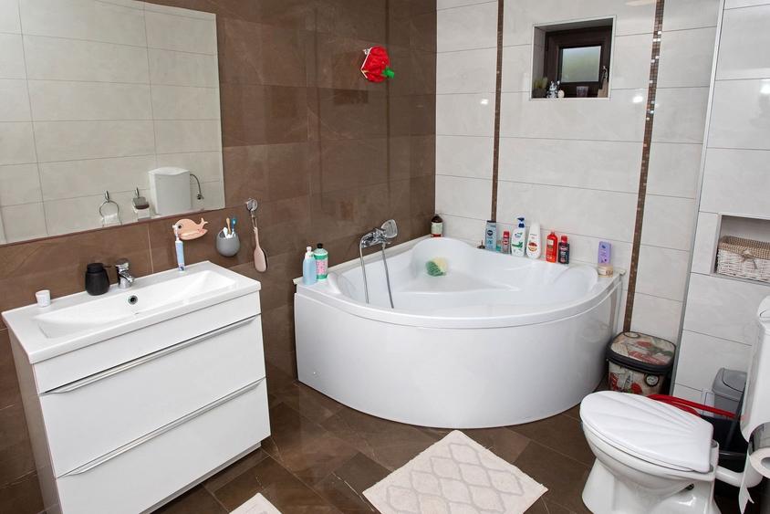 Vilă P+M, Clujului, 190 mp, teren 520 mp, singur în curte. 225 000 E - 41