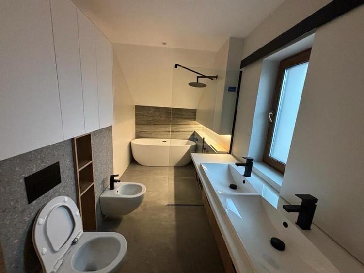 ZONA TBC vila P+2 230mp cu teren de aprox. 6ari! - 6