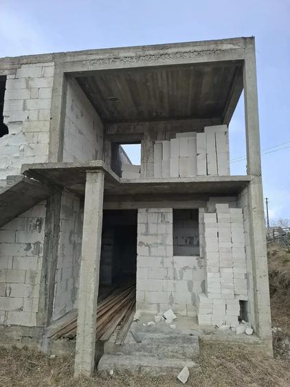 Casă cu Teren 1300 Mp în Măguri