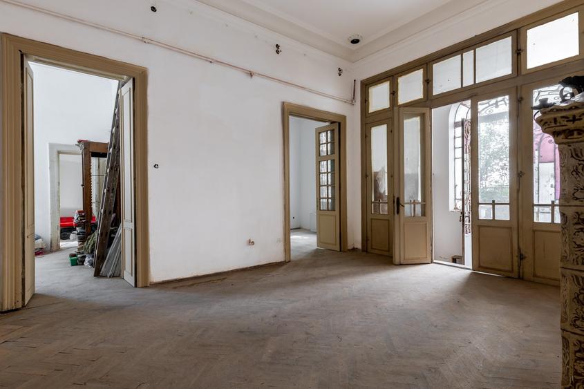 Zona Victoriei vila frumoasa nerenovata - 17