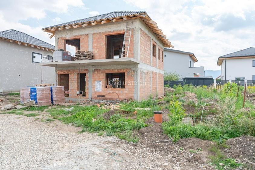 Casă Individuală în Bartolomeu, Brașov - Vânzare "La Roșu"!