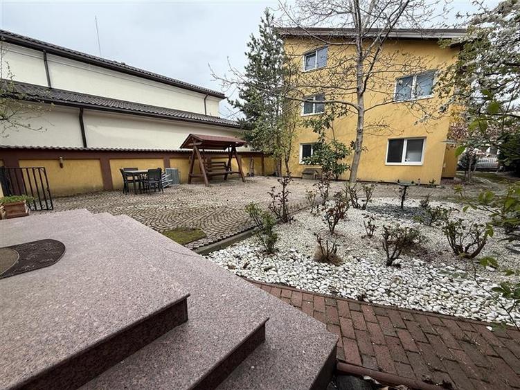 Proprietate deosebita de vanzare in centrul Bacaului- eleganta, istorie si inves - 10