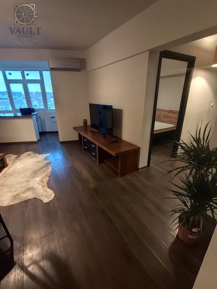 Apartament cu 3 camere decomandat, mobilat în Tineretului