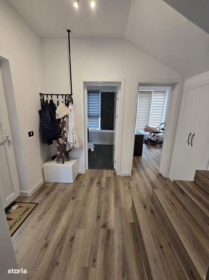 Duplex despartit prin camera tehnica - 4 camere Toate Utilitatile - 10