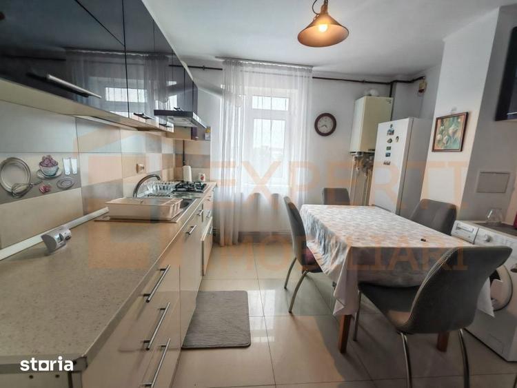 Apartament 3 camere de vanzare in Centru - 1