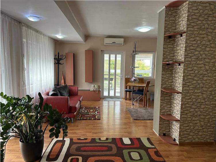 Inchiriez ap.3 camere in casa ,finisat modern, CT, parcare, Centru-str.Paris,neg - 2