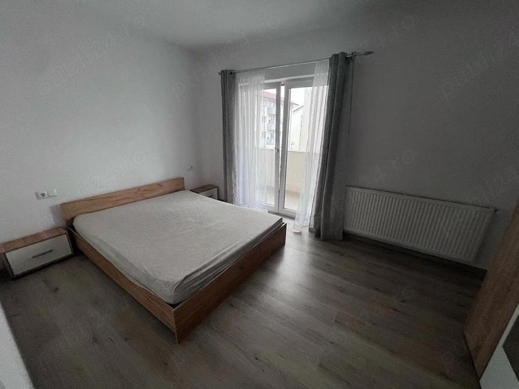 Inchiriez apartament 3 camere - 4