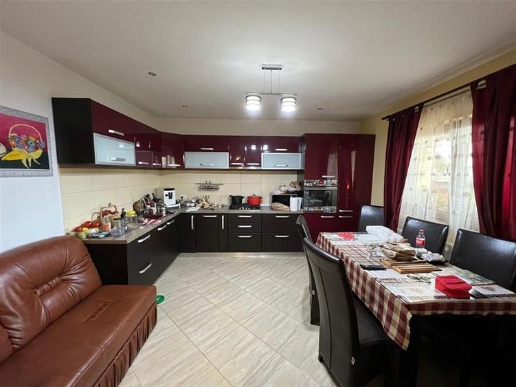 Casa P+1 de vanzare in Vanatori ! - 3