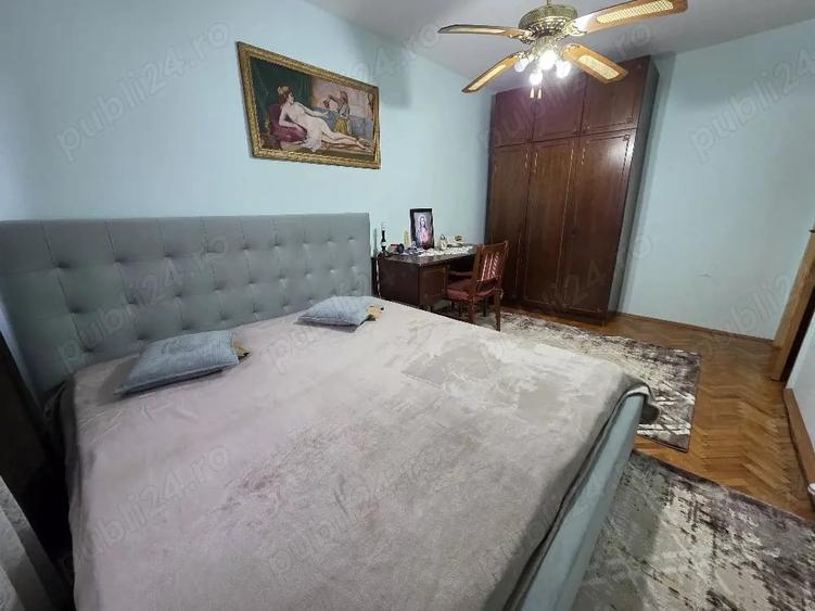 Apartament cu 3 camere semidecomandat în Micro II