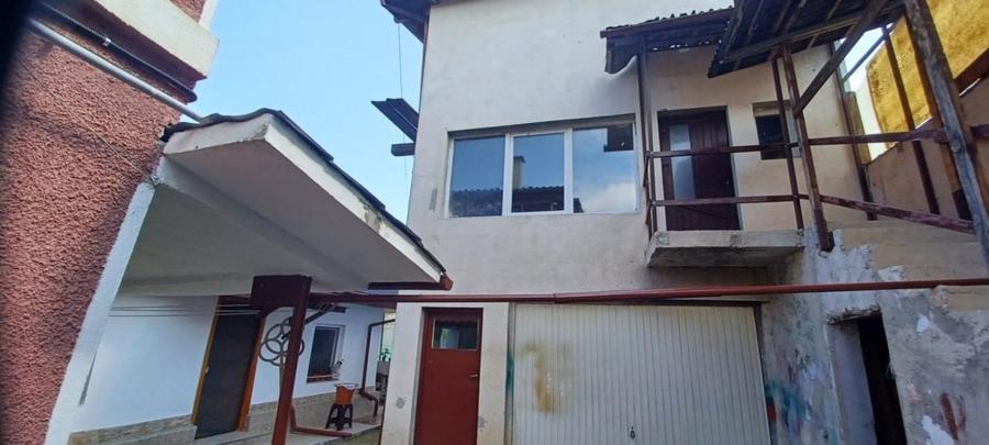 Casă cu 6 camere cu Teren 400 Mp în Noua
